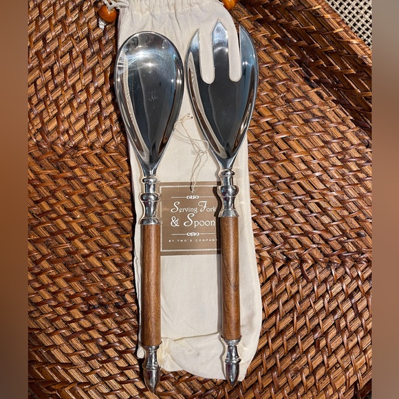 Beautiful Two’s Company Silver Serving Spoon and Fork Set with wood detailing. - Picture 2 of 10